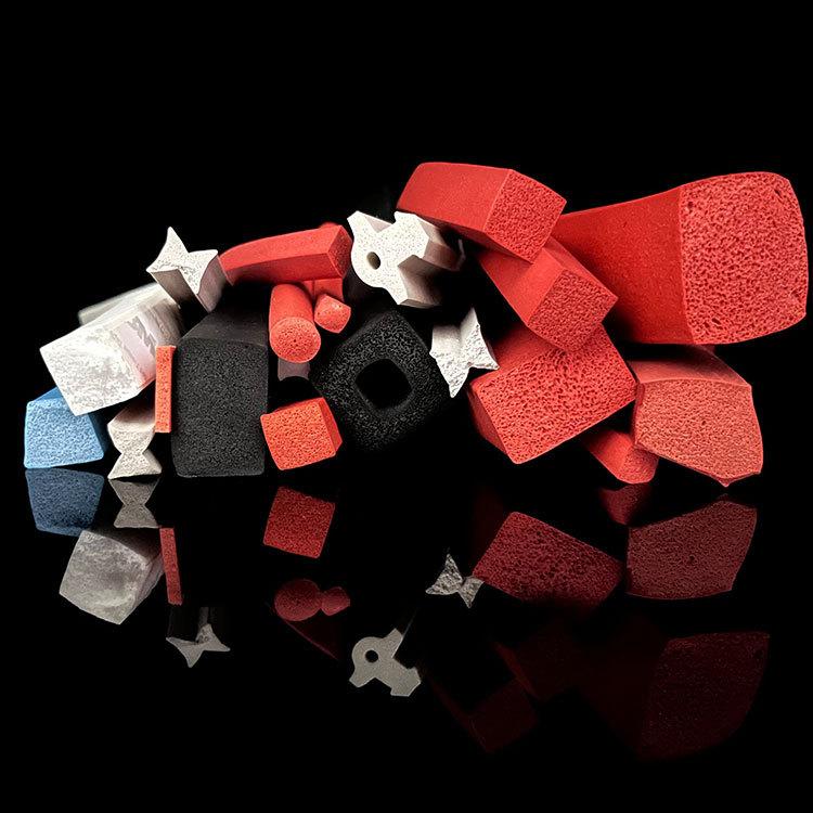 需要兼顧耐溫與彈性？嶸牌硅膠發(fā)泡密封條兼具彈性與耐溫性，綜合性能優(yōu)異