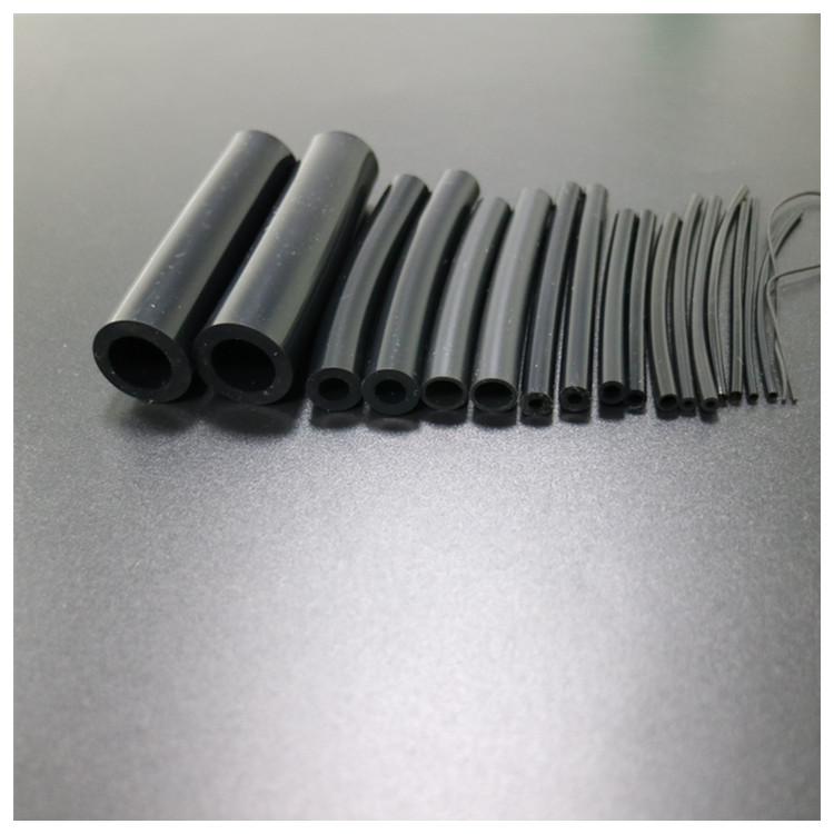 傳輸溶劑怕靜電起火？嶸牌導(dǎo)靜電硅膠軟管，化工/粉體輸送安全優(yōu)選！